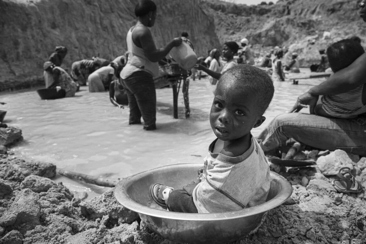 Crying Baby - Ghana - Lisa Kristine